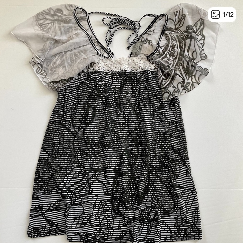 Daytrip Top Black White Paisely Angel Sleeves Medium
